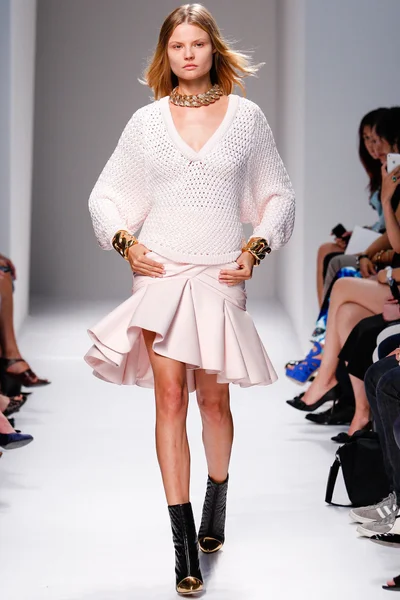 Look 18